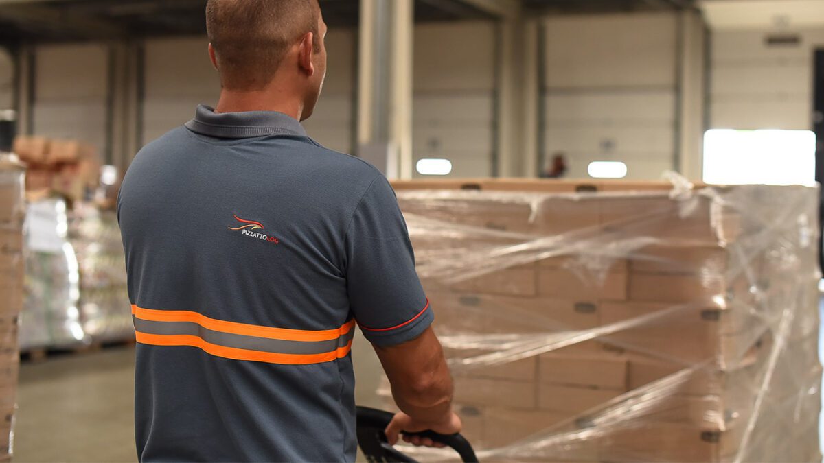 Solução logística 3PL: gestão de estoque, armazenagem e transporte